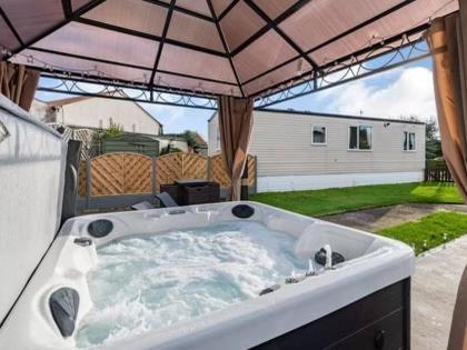 Hot Tub. Countryside. Coast. 5* Patrington Haven Leisure Park, East Yorkshire Villa Екстериор снимка