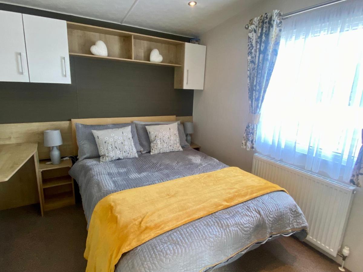 Hot Tub. Countryside. Coast. 5* Patrington Haven Leisure Park, East Yorkshire Villa Екстериор снимка
